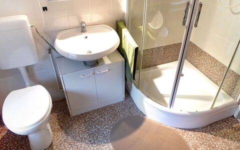 Hage 300: Bathroom, Property, Toilet, Product, Room, Floor, Tile, Plumbing Fixture, Interior Design, Architecture