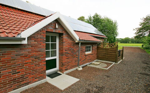 Hage 300: Property, Home, House, Roof, Real Estate, Cottage, Residential Area, Building, Wall, Brick