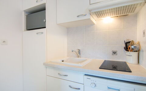 Aillerie: Cabinetry, Tap, Kitchen Sink, Countertop, Property, Sink, Furniture, Kitchen, Building, Drawer