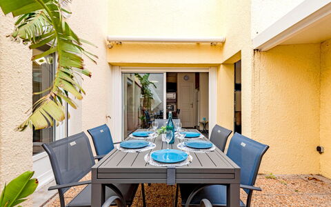 Zodiaques 2: Furniture, Table, Property, Plant, Chair, Interior Design, Architecture, Outdoor Furniture, Tableware, Shade