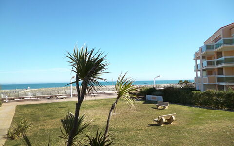 Le Barcarès 480: Sky, Property, Daytime, Tree, Beach, Palm Tree, Vacation, Sea, Ocean, Real Estate