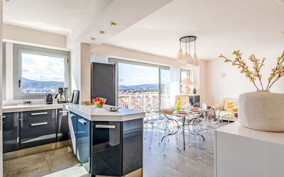 Accommodation:&nbsp;Le Palais de la Mer 148.3