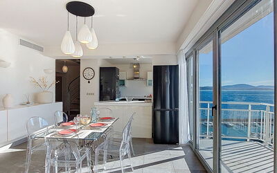 Accommodation:&nbsp;Le Palais de la Mer 148.3