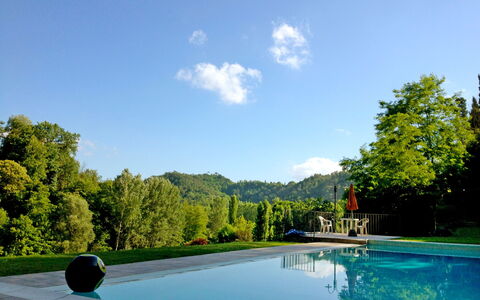La Gora: Water, Cloud, Sky, Water Resources, Plant, Nature, Shade, Natural Landscape, Tree, Swimming Pool