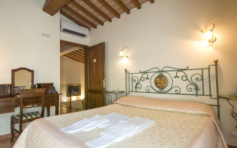La Gora: Bedroom, Bed, Furniture, Room, Property, Bed Frame, Bed Sheet, Building, Mattress, Interior Design