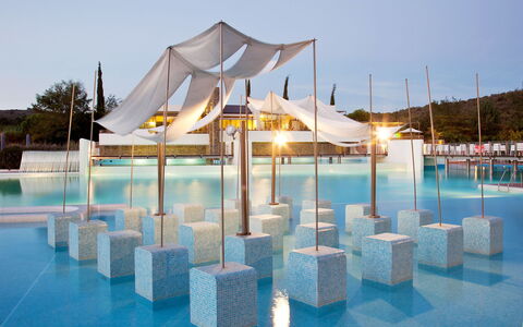Castiglione della Pescaia 125: Sky, Water, Light, Azure, Shade, Leisure, Aqua, Tree, Swimming Pool, Real Estate