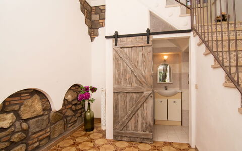 Emi: Property, Cabinetry, Wood, Lighting, Interior Design, Flooring, Building, Floor, Living Room, Wall