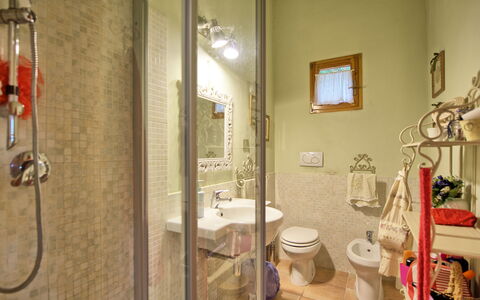 Casa Ovile: Mirror, Tap, Plumbing Fixture, Sink, Bathroom, Shower Bar, Interior Design, Plumbing, Building