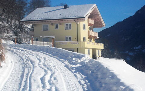 Goldegg 300: Sky, Snow, Building, Property, Window, House, Slope, Tree, Freezing, Cottage