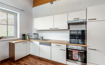Rot 300.1: Cabinetry, Countertop, Window, Sink, Kitchen Stove, Kitchen, Wood, Kitchen Appliance, Drawer