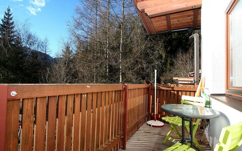 Ferien 1: Property, Deck, Real Estate, Home, Wood, House, Building, Wood Stain, Room, Tree
