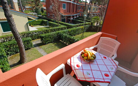 Bibione 310: Furniture, Plant, Property, Building, Chair, Outdoor Furniture, Tree, Architecture, House, Interior Design