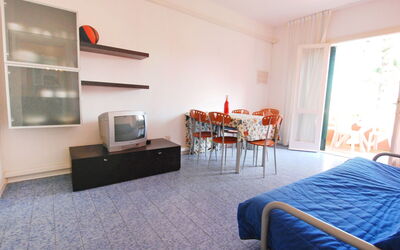 Accommodation:&nbsp;Michelangelo 310.5