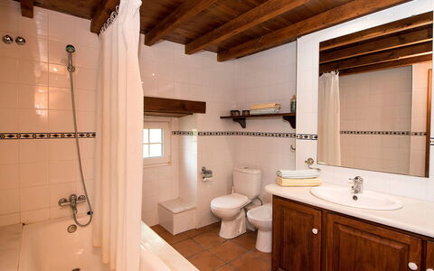 Can Trullas: Mirror, Tap, Property, Plumbing Fixture, Sink, Bathroom Cabinet, Furniture, Cabinetry, Bathtub, Bathroom