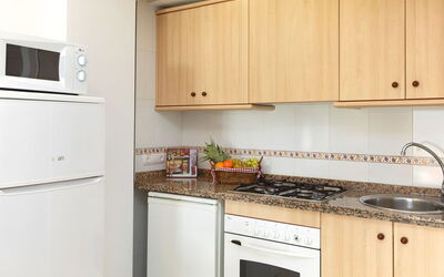 Accommodation:&nbsp;Coral Beach 03 958.3