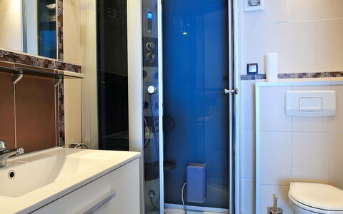 La Yaya: Bathroom, Property, Room, Wall, Plumbing Fixture, Interior Design, Door, Bathroom Accessory, Building, House
