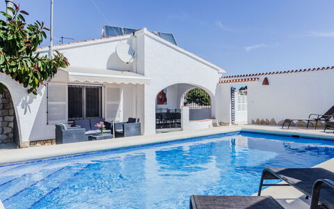 La Yaya: Water, Sky, Swimming Pool, Building, Plant, Azure, Shade, Outdoor Furniture, Leisure, Sunlounger