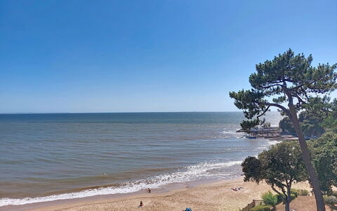 Le Platin: Beach, Water, Body Of Water, Natural Environment, Coast, Shore, Sea, Coastal And Oceanic Landforms, Horizon