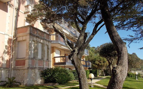 Le Platin: Property, Tree, House, Home, Building, Architecture, Real Estate, Estate, Residential Area, Sky