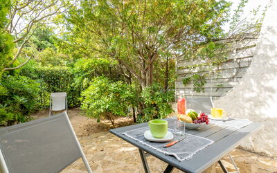 Accommodation:&nbsp;Le Bali 207.1
