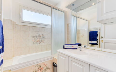 Cavalaire 158: Room, Property, Bathroom, Interior Design, Furniture, Cabinetry, Tile, Building, House, Home