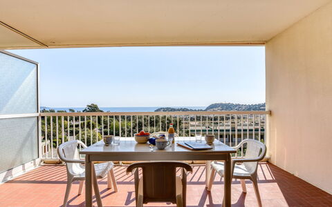 Cavalaire 158: Property, Room, Building, Furniture, Interior Design, House, Table, Real Estate, Architecture, Sky