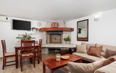 Leko 117.5: Furniture, Couch, Interior Design, Wood, Living Room, Ceiling, Room, Table, Flooring, Lighting