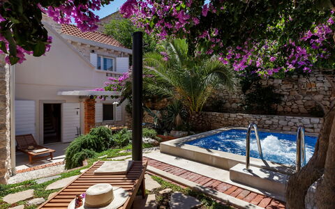 Marijan: Plant, Building, Water, Flower, Window, Architecture, House, Wall, Swimming Pool, Real Estate