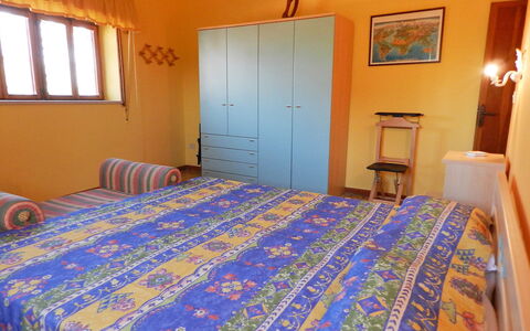 Giuga: Bed, Bedroom, Bed Sheet, Room, Property, Furniture, Floor, Bed Frame, Mattress, Bedding