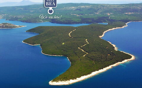 Bea: Water Resources, Water, Coastal And Oceanic Landforms, Natural Landscape, Inlet, Peninsula, Headland