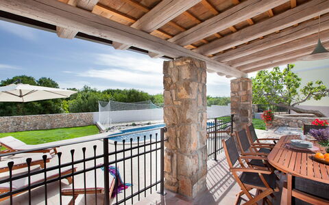 Bea: Property, Building, House, Real Estate, Porch, Room, Home, Interior Design, Ceiling, Patio