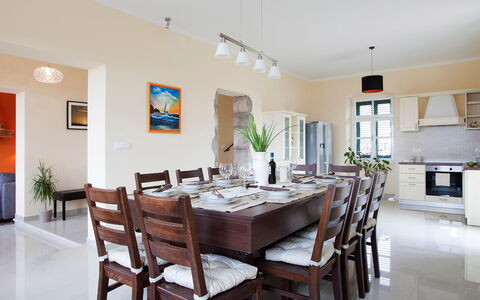 Bea: Dining Room, Room, Property, Furniture, Interior Design, Building, Ceiling, Table, Floor, House