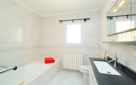 Karibuni: Property, Room, Bathroom, Interior Design, Building, Floor, Tile, House, Ceiling, Real Estate