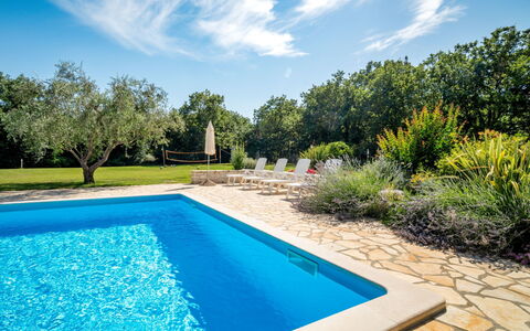Tommy: Water, Cloud, Sky, Plant, Daytime, Water Resources, Property, Blue, Swimming Pool, Nature
