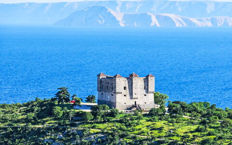 Vršak: Coastal And Oceanic Landforms, Coast, Lake, Sea, Headland, Promontory, Bay, Loch, Sound, Cape