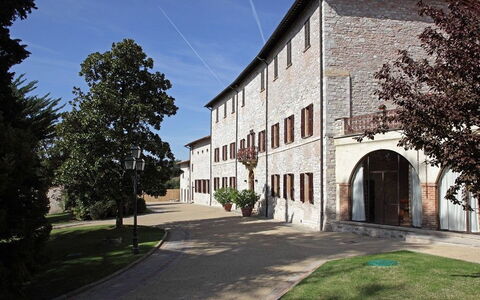 Villa Gubbio: Property, Building, House, Architecture, Estate, Home, Real Estate, Mansion, Facade, Residential Area