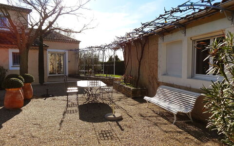 Le Bouloulou: Property, House, Home, Residential Area, Real Estate, Building, Yard, Backyard, Architecture, Tree