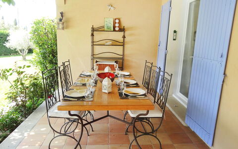 Le Bouloulou: Room, Property, Furniture, Yellow, Table, Interior Design, Building, House, Dining Room, Home