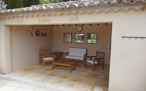 Le Bouloulou: Property, Building, House, Room, Real Estate, Home, Patio, Hacienda, Villa, Apartment