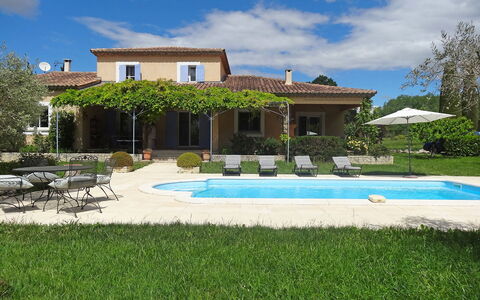 Le Bouloulou: Property, House, Building, Home, Real Estate, Residential Area, Swimming Pool, Estate, Villa, Backyard
