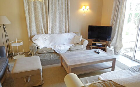 Le Bouloulou: Room, Furniture, Property, Interior Design, Bedroom, Bed, Building, Suite, Floor, Table