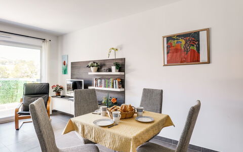Résidence Cap Marine: Room, Property, Furniture, Interior Design, Living Room, Table, Dining Room, Building, Coffee Table, House