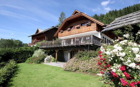 Schwalbennest: Plant, Sky, Cloud, Building, Flower, Window, House, Tree, Natural Landscape, Land Lot