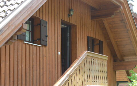 Schwalbennest: Property, Building, Window, Wood, House, Siding, Cottage, Material Property, Wood Stain