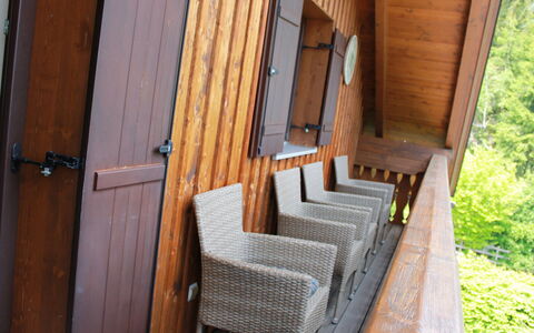 Schwalbennest: Plant, Building, Wood, Wood Stain, Hardwood, Door, Door Handle, Tree, Home Door, Facade