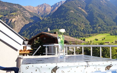 Frischmann: Mountainous Landforms, Mountain, Mountain Range, Property, Alps, Hill Station, Sky, Vacation, Tourism, House