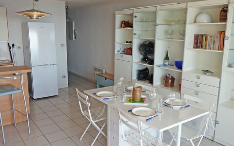 Artimon: Room, Property, Furniture, Floor, Building, Interior Design, Wall, Table, House, Dining Room