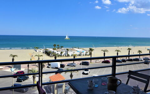 Artimon: Water, Sky, Property, Cloud, Azure, Shade, Building, Table, Tableware, Coastal And Oceanic Landforms