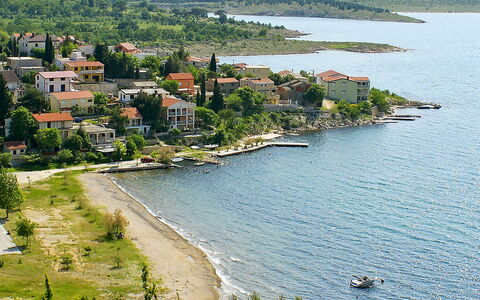 Novigrad (Zadar) 126: Water, Building, Water Resources, Property, Plant, Natural Landscape, Tree, Azure, Boat, Lake