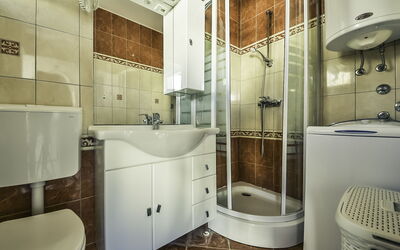 Accommodation:&nbsp;Anić 126.4